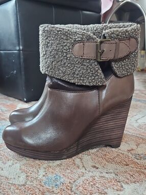Max Studio Dark Brown Leather Artic Wedge Ankle Faux Fur Boots Size 8